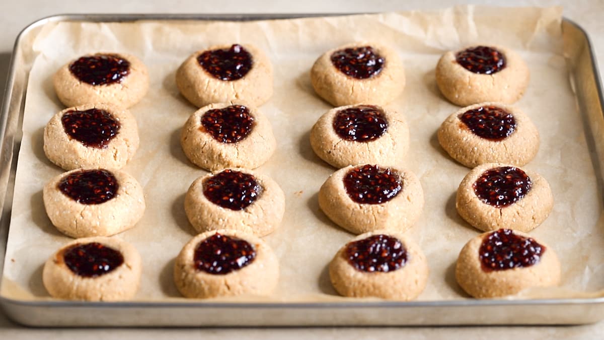 Allow the jam thumbprint cookies to cool on the tray