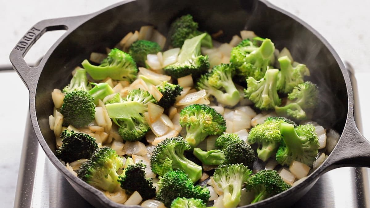 Fry the broccoli and onion