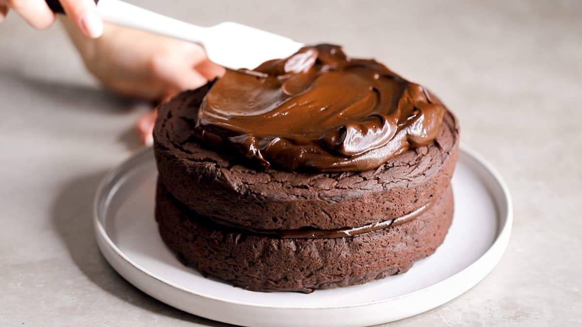 Vegan chocolate fudge frosting