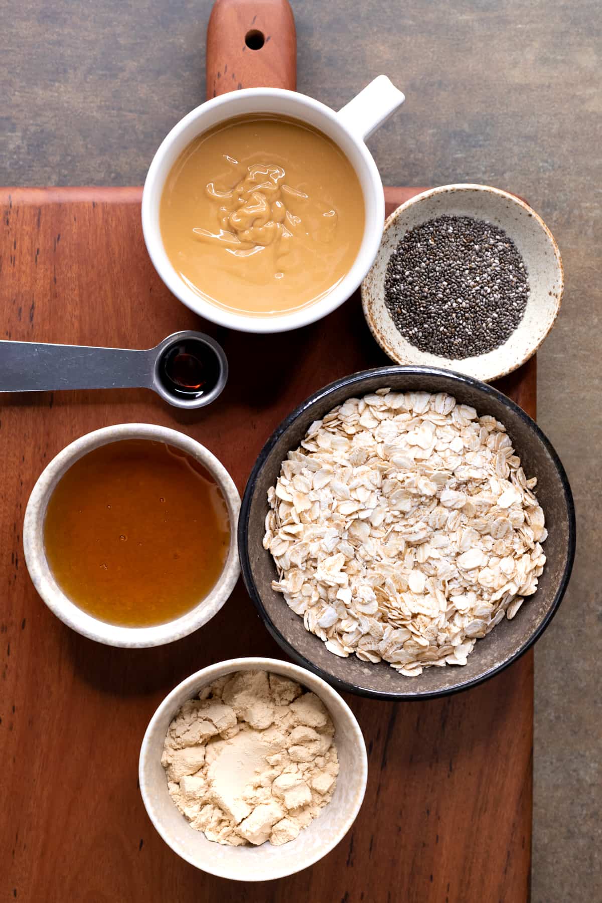 Ingredients for no bake peanut butter oat energy balls