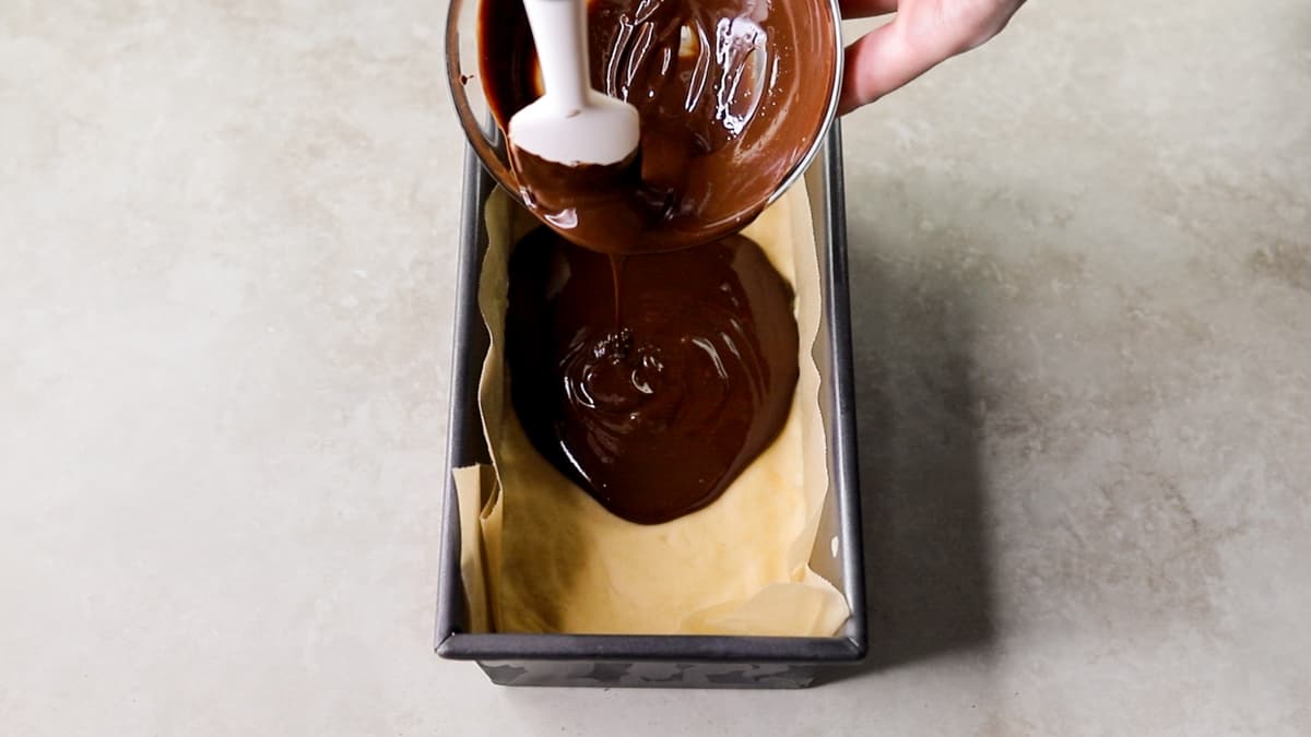 Pour the chocolate topping over the peanut butter base