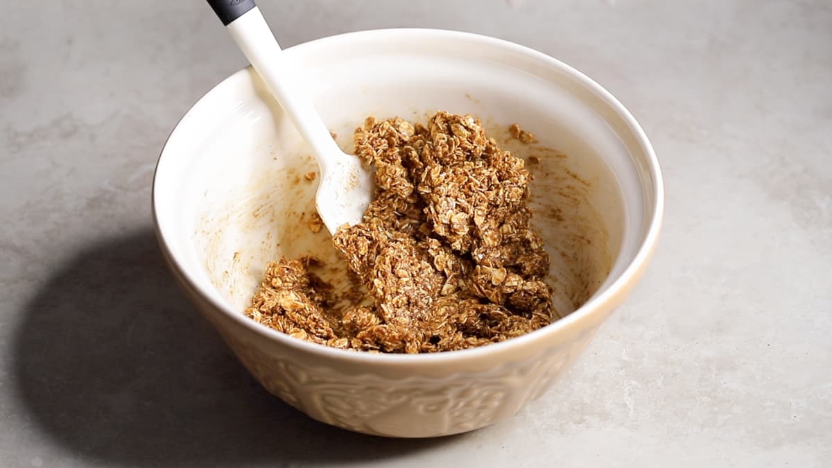 Mix the oatmeal bar base ingredients until well combined