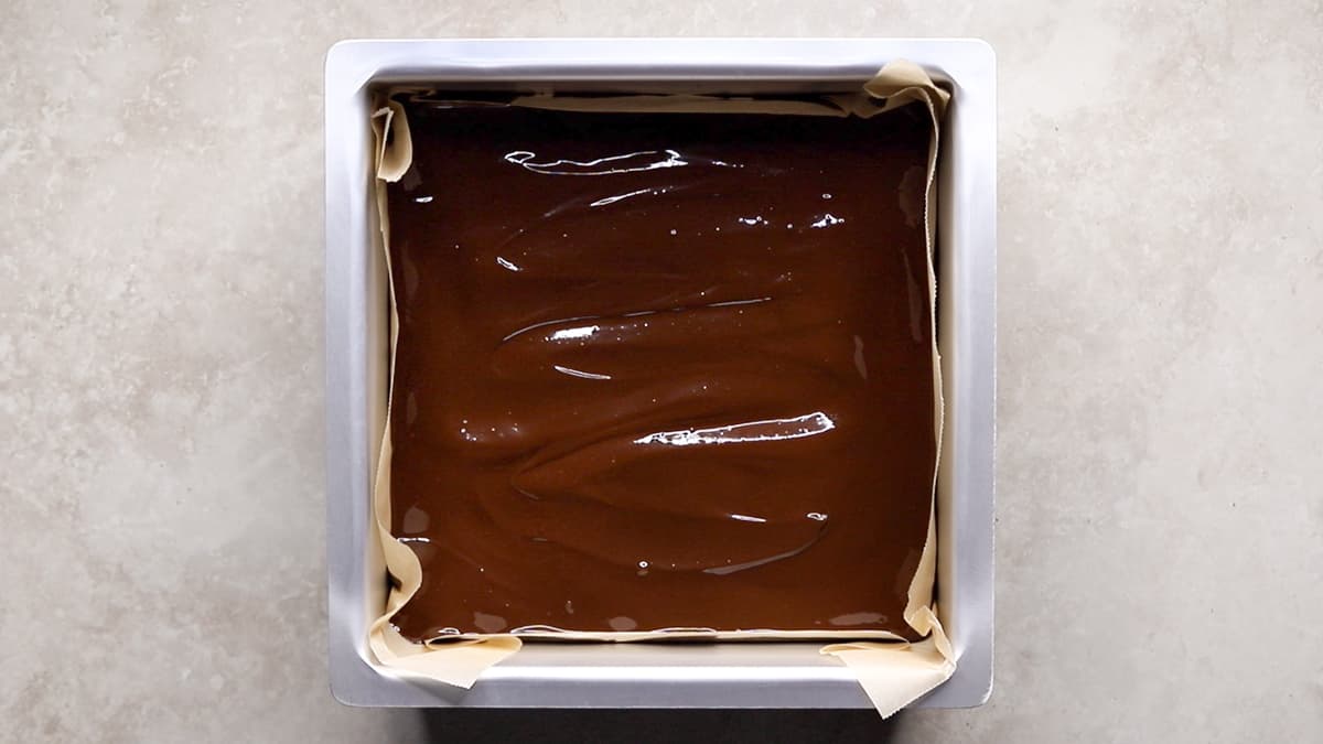 Spread the chocolate topping over the brownie base