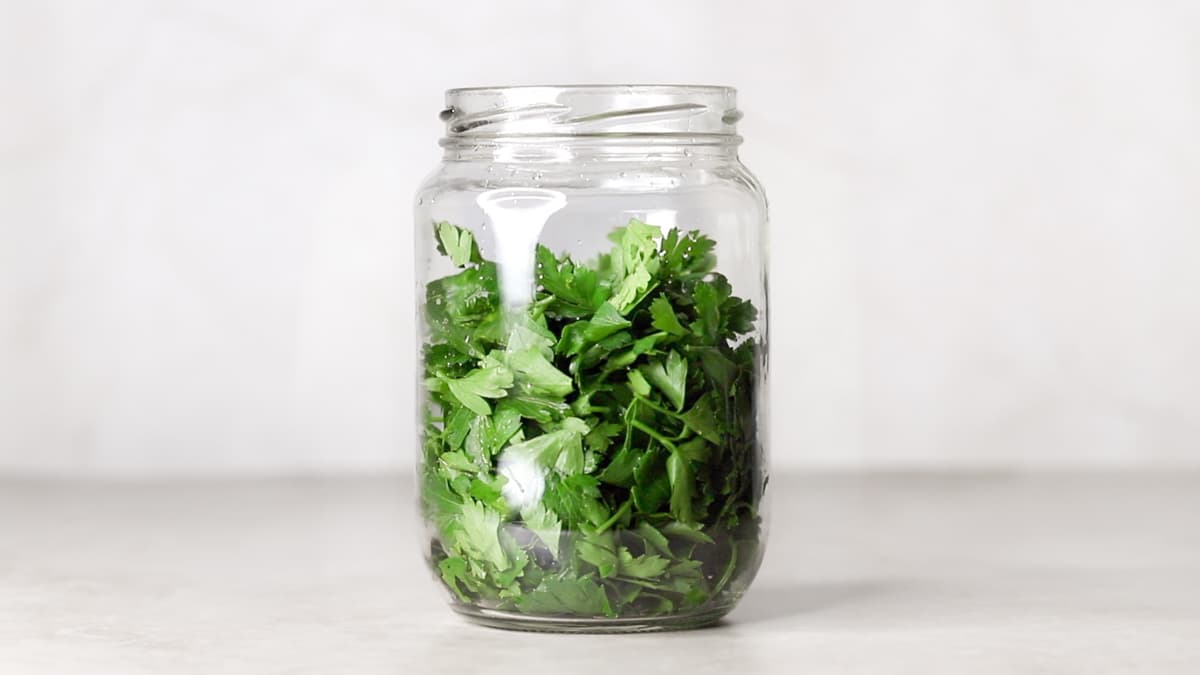 Wash the parsley and pick off the leaves