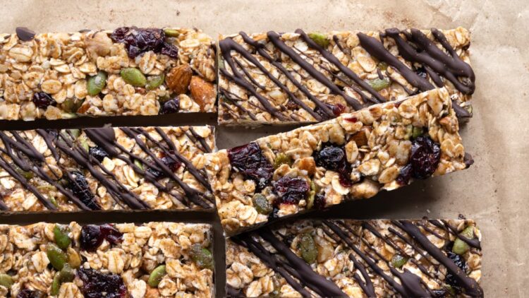 Chewy no-bake granola bars