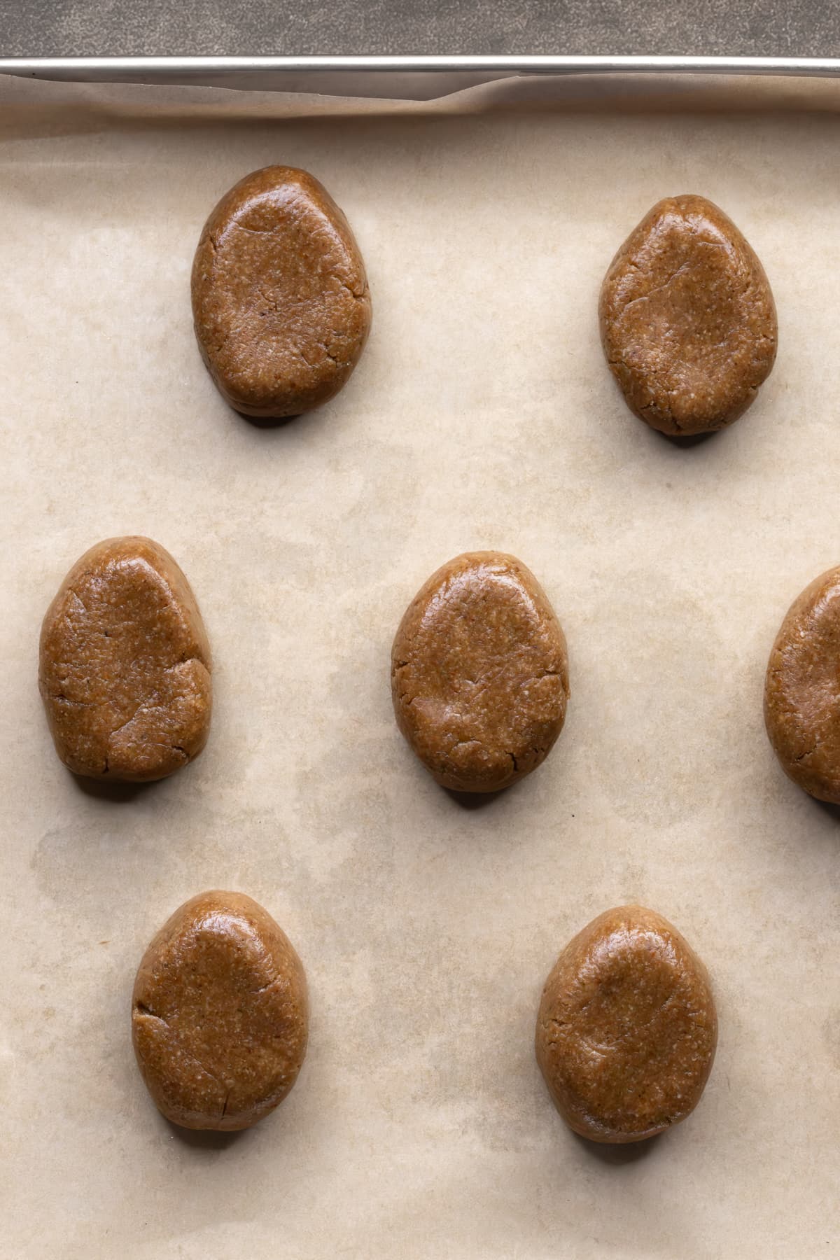 Spiced almond butter filling for Easter eggs shaped into egg forms